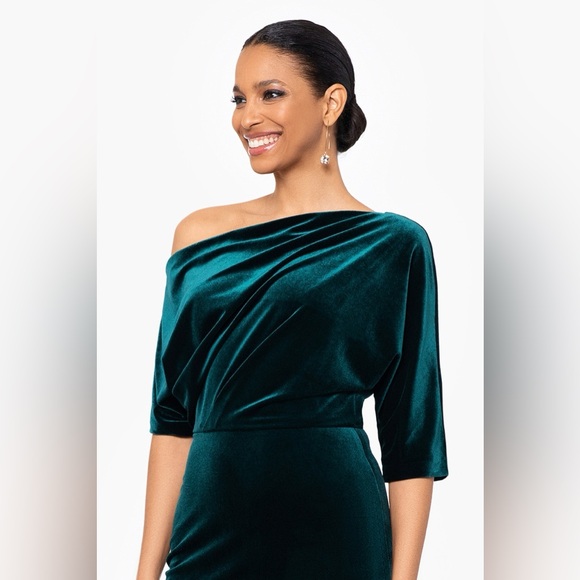 Betsy & Adam Emerald Green Velvet Ruched Off-Shoulder Gown Sz 4 Formal Wedding - Picture 4 of 6
